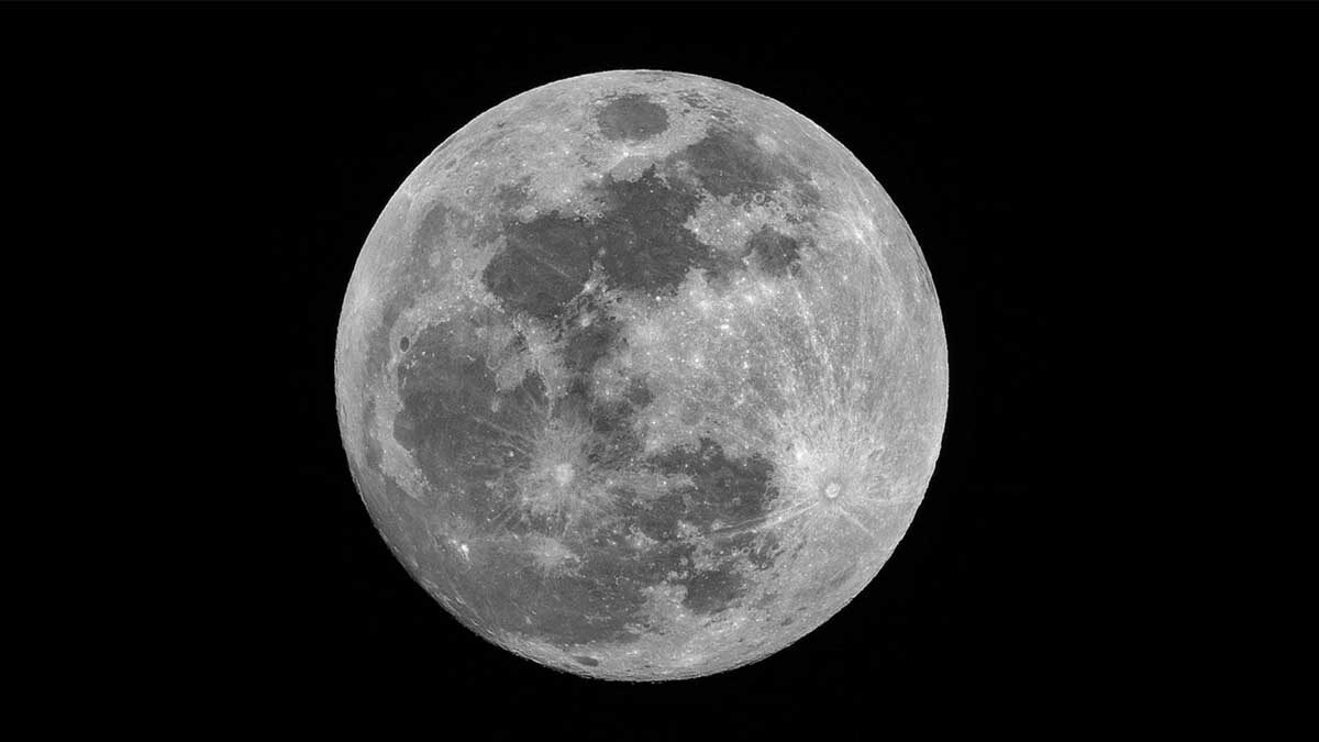 Çin’li bilim adamları Ay ile ilgili bir gizemi çözdüklerini iddia ettiler