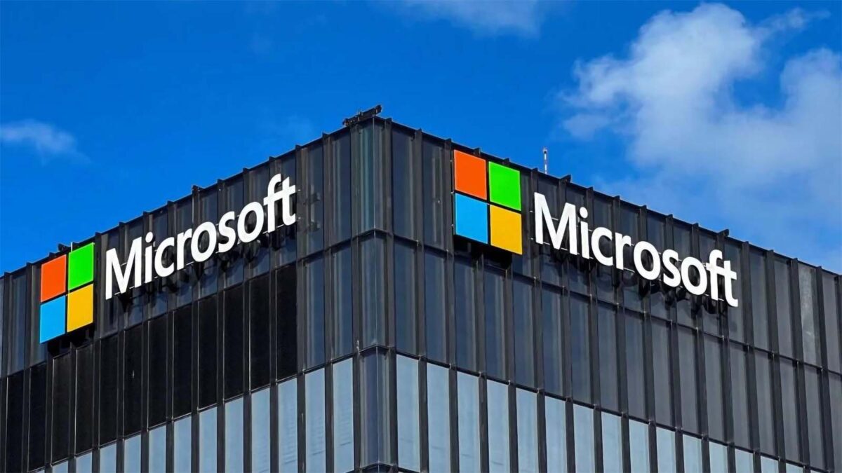 Microsoft’tan “İnsancıl Süper Zeka” Hamlesi: Hem OpenAI’a Rakip Olacak Hem de ‘Pandora’nın Kutusu’nu Açmayacak